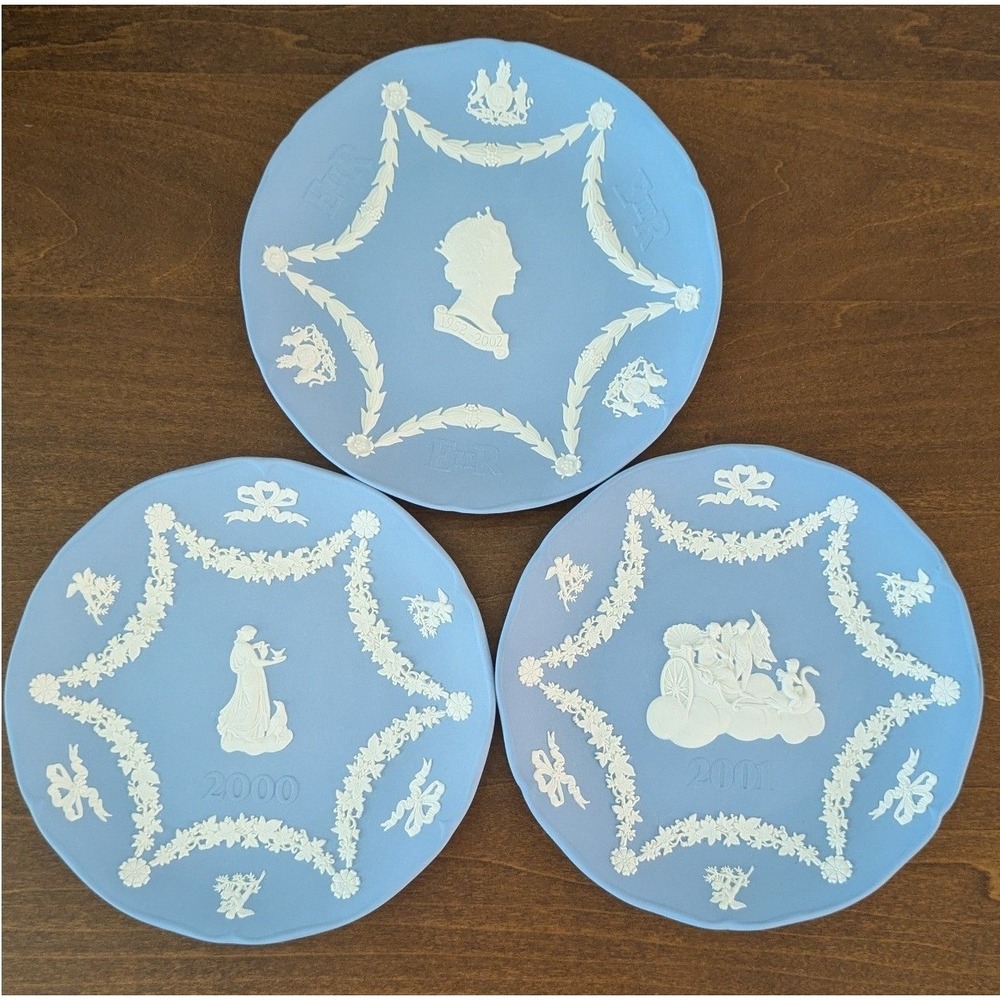 Wedgwood Jasperware Plate Lot (3) 2000-2002 Queen Elizabeth Golden Jubilee 7.25"
